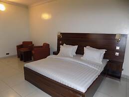 Posh Hotel And Suites