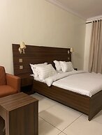 Posh Hotel And Suites