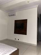 Posh Hotel And Suites