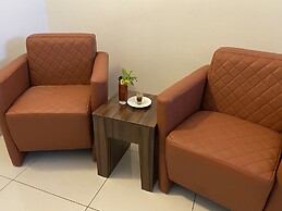 Posh Hotel And Suites
