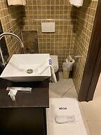 Posh Hotel And Suites