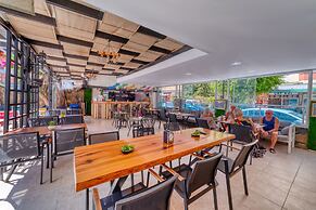 CLEOPATRA ICARIA APART HOTEL