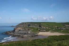 Cosy Shepherds Hut nr Kynance Cove