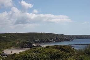 Cosy Shepherds Hut nr Kynance Cove