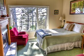 Tyee Lodge Oceanfront B&B