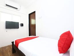 Super OYO 89678 Ady Hotel