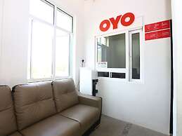 Super OYO 89678 Ady Hotel