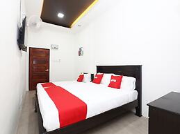 Super OYO 89678 Ady Hotel