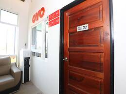 Super OYO 89678 Ady Hotel