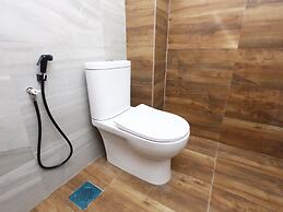 Super OYO 89678 Ady Hotel