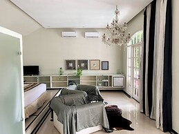 Casa Artista By Villa Kresna