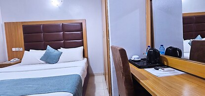 Villa Park Hotels