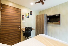 Hotel New Sky Palace Residency - Near International Airport