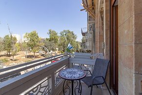 Art apartment in Mamila
