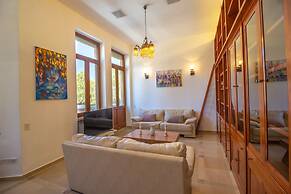 Art apartment in Mamila