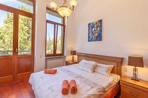 Art apartment in Mamila