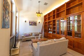 Art apartment in Mamila