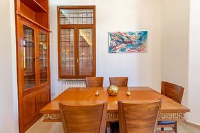 Art apartment in Mamila