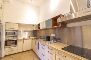 Art apartment in Mamila