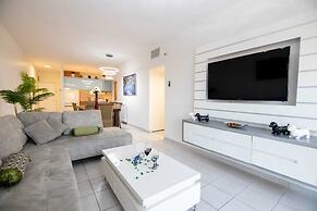 Art Apartment Near Mamila best Location 1