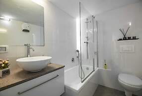 Art Apartment Near Mamila best Location 1