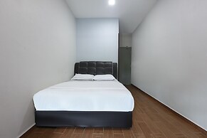 OYO 89859 PP Traveller's Hotel