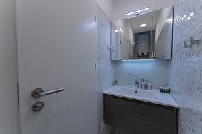 Sky & Sun Luxury Rooms