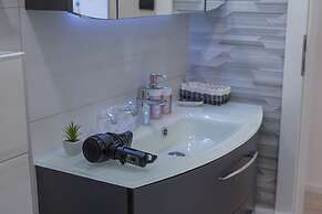 Sky & Sun Luxury Rooms