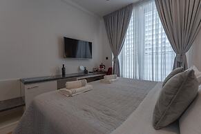 Sky & Sun Luxury Rooms