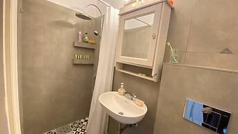 Breeze One Bedroom Apartment by BluPine