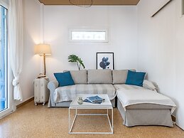 Breeze One Bedroom Apartment by BluPine