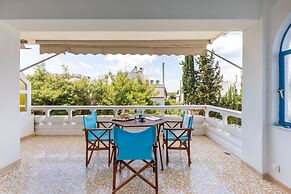 Breeze One Bedroom Apartment by BluPine