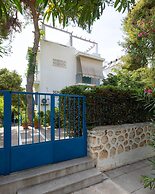 Breeze One Bedroom Apartment by BluPine