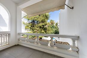 Breeze One Bedroom Apartment by BluPine