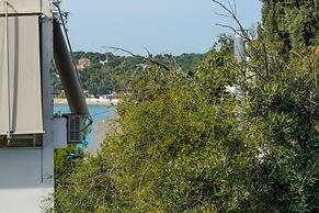 Breeze One Bedroom Apartment by BluPine