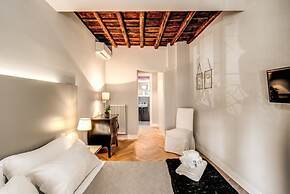 Trevi Fountain Superior 3 bdr apartment