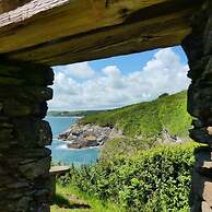 Cosy & Quirky Cottage nr Kynance Cove