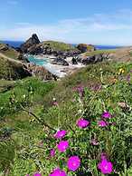 Cosy & Quirky Cottage nr Kynance Cove