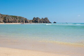 Cosy & Quirky Cottage nr Kynance Cove