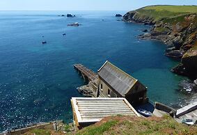 Wellspring Cottage nr Kynance Cove