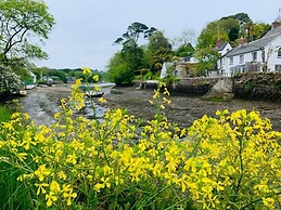 Wellspring Cottage nr Kynance Cove