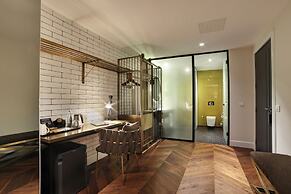 39 Kalamis Marina Hotel