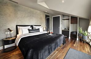 39 Kalamis Marina Hotel