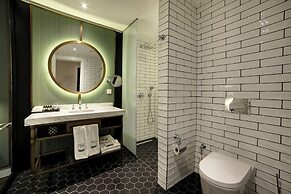 39 Kalamis Marina Hotel