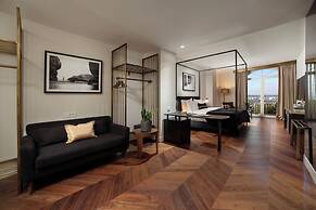 39 Kalamis Marina Hotel