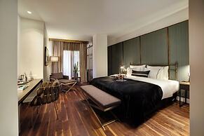 39 Kalamis Marina Hotel