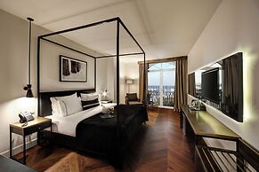 39 Kalamis Marina Hotel