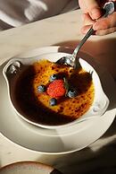 39 Kalamis Marina Hotel