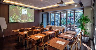 39 Kalamis Marina Hotel