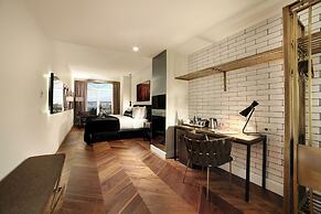 39 Kalamis Marina Hotel